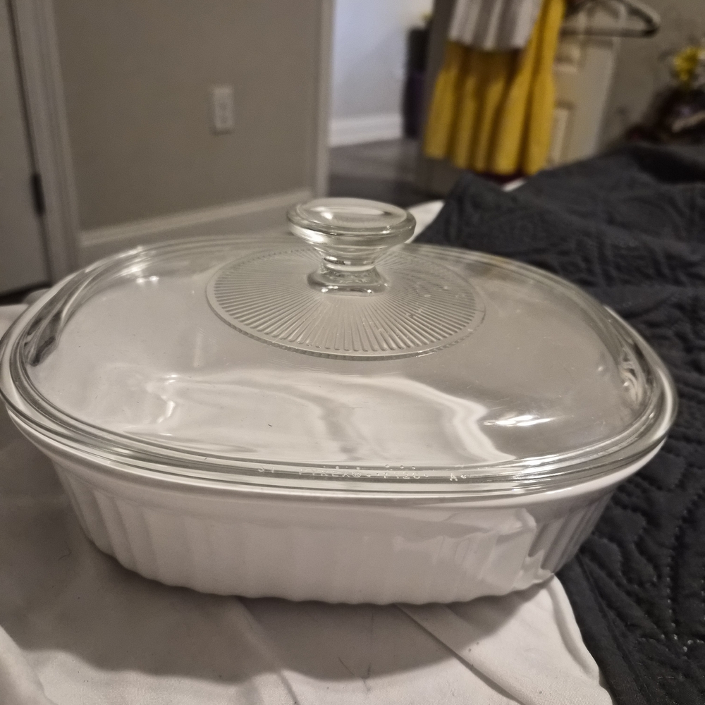 CorningWare French White Stoneware Oval Casserole Dish with Pyrex Lid ~ 1-1/2 Qt